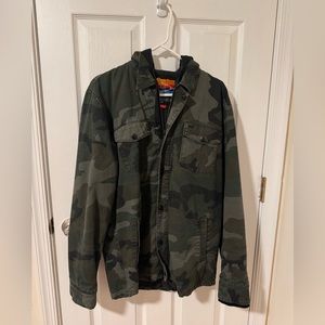 Men’s camo jacket. Size L